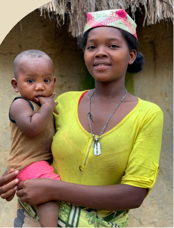 Picture of woman and child in Madagascar