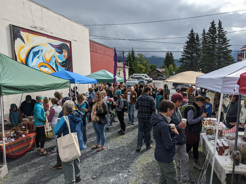 AFMA Market crowd